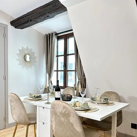Stunning 2 Bedroom In The Marais * Paris